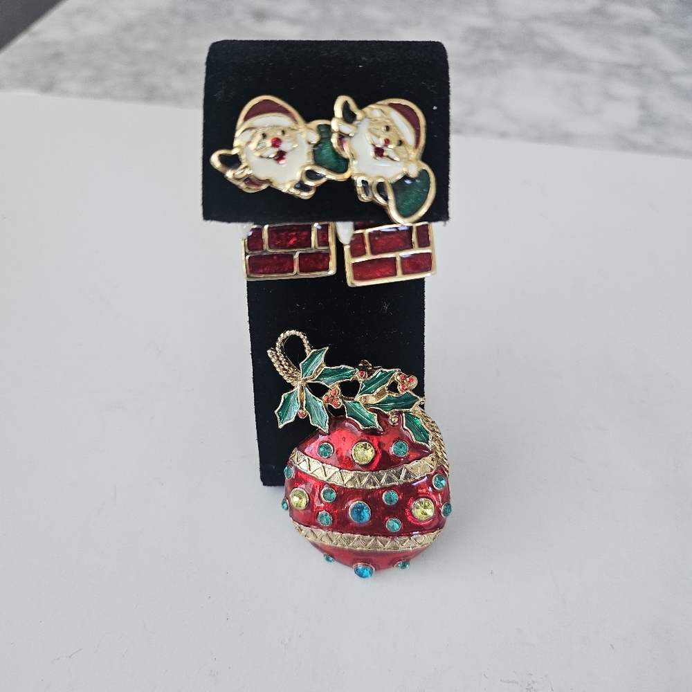 Vintage Enamel Christmas Ornament Brooch Rhinestones Santa In Chimney Earrings